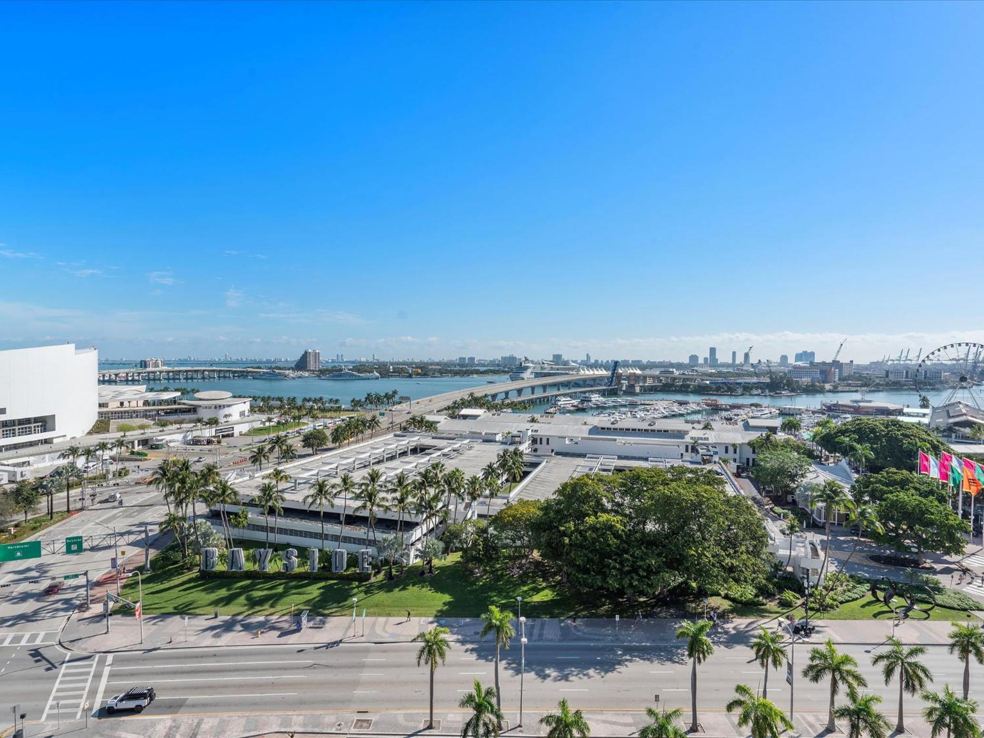 Mvr - Nights & Ocean Sights Await Miami