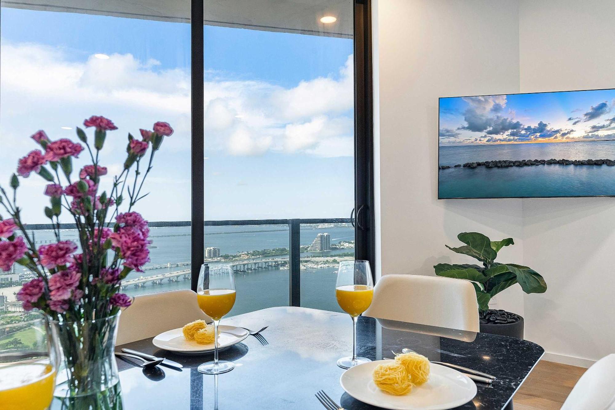 Mvr - Nights & Ocean Sights Await Miami